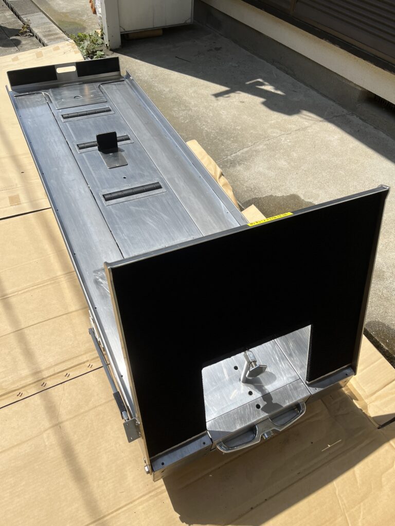 棺台レール エルグランドから取り外し