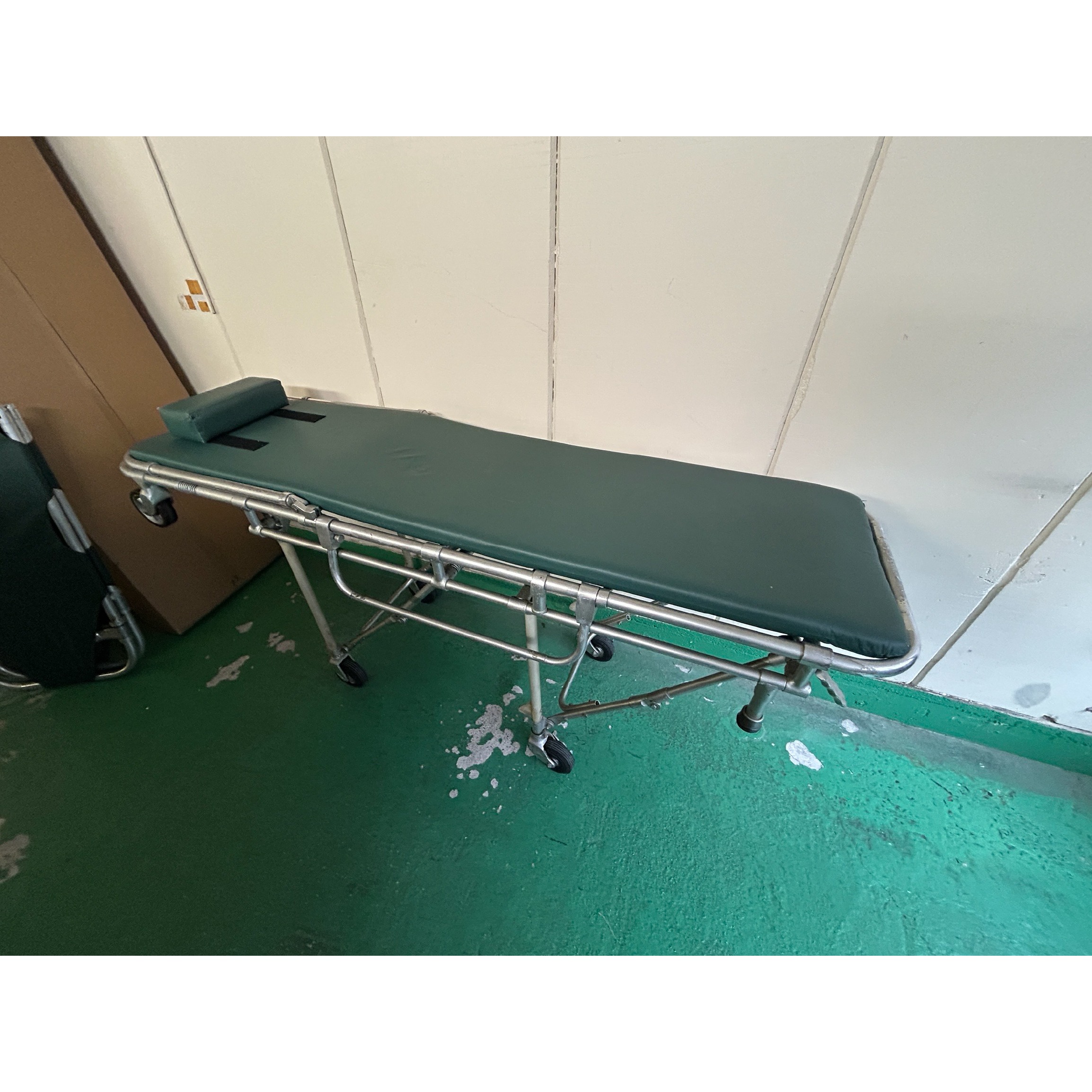 FEARNO製ストレッチャー 折り畳み担架セット - 画像 (3)