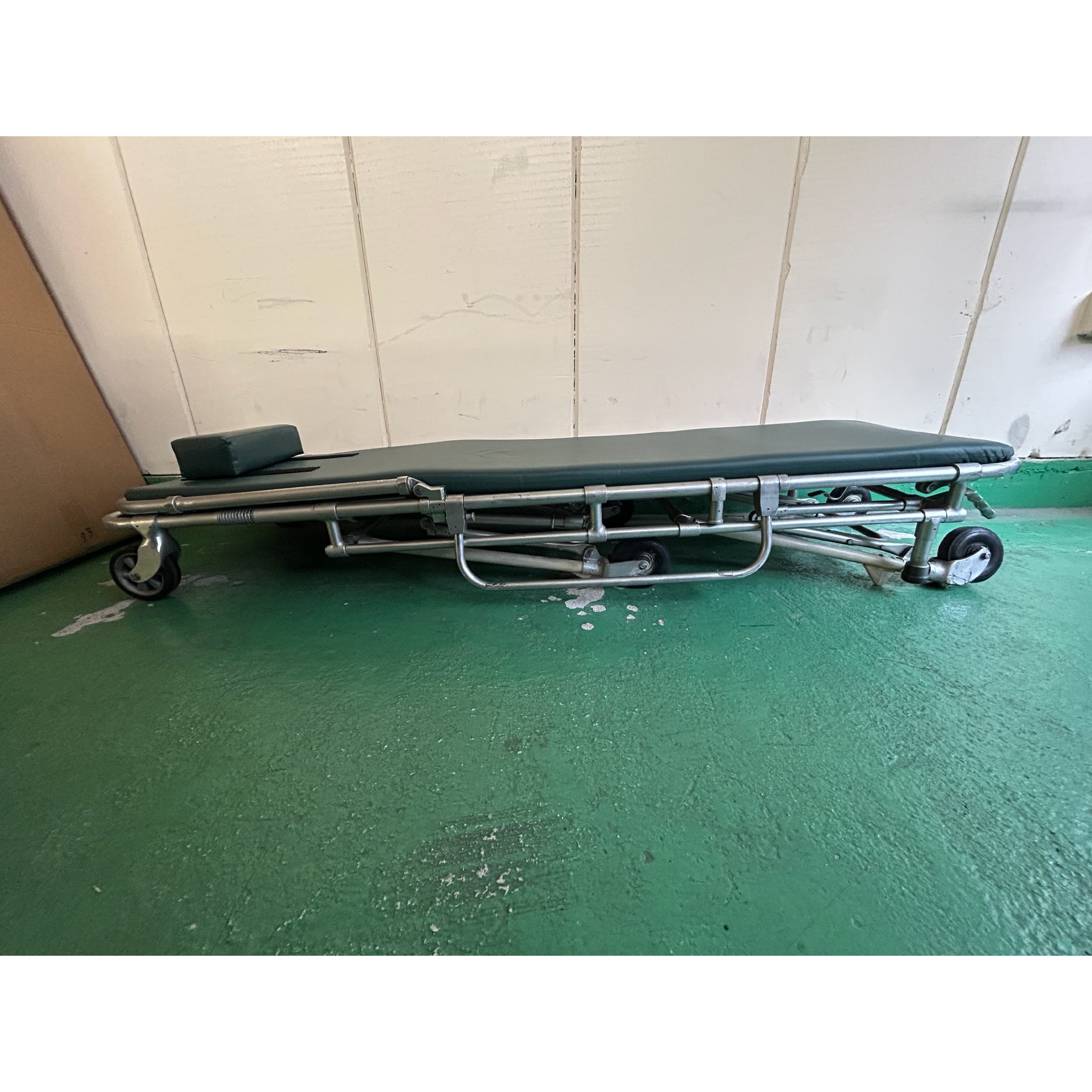 FEARNO製ストレッチャー 折り畳み担架セット - 画像 (4)