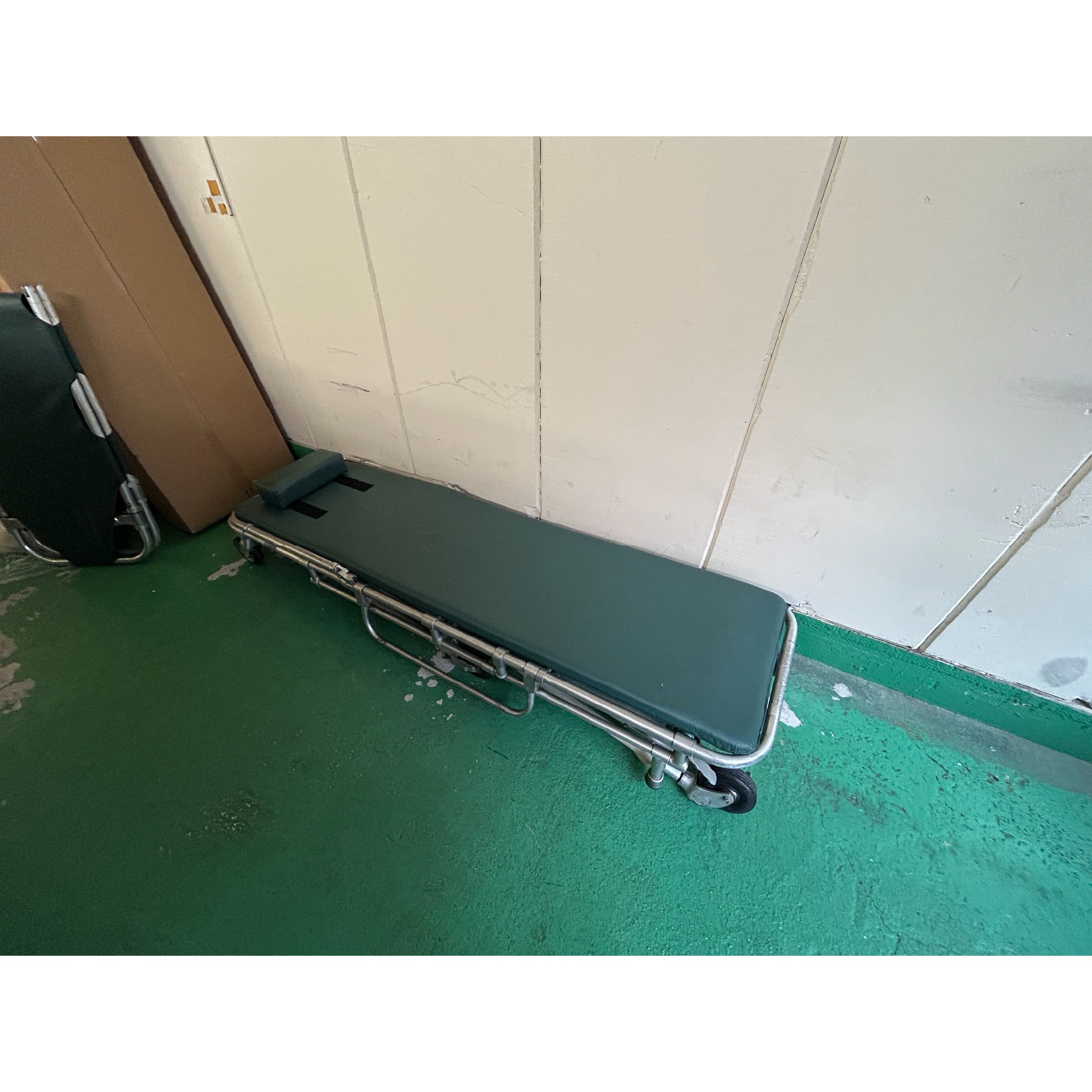 FEARNO製ストレッチャー 折り畳み担架セット - 画像 (5)