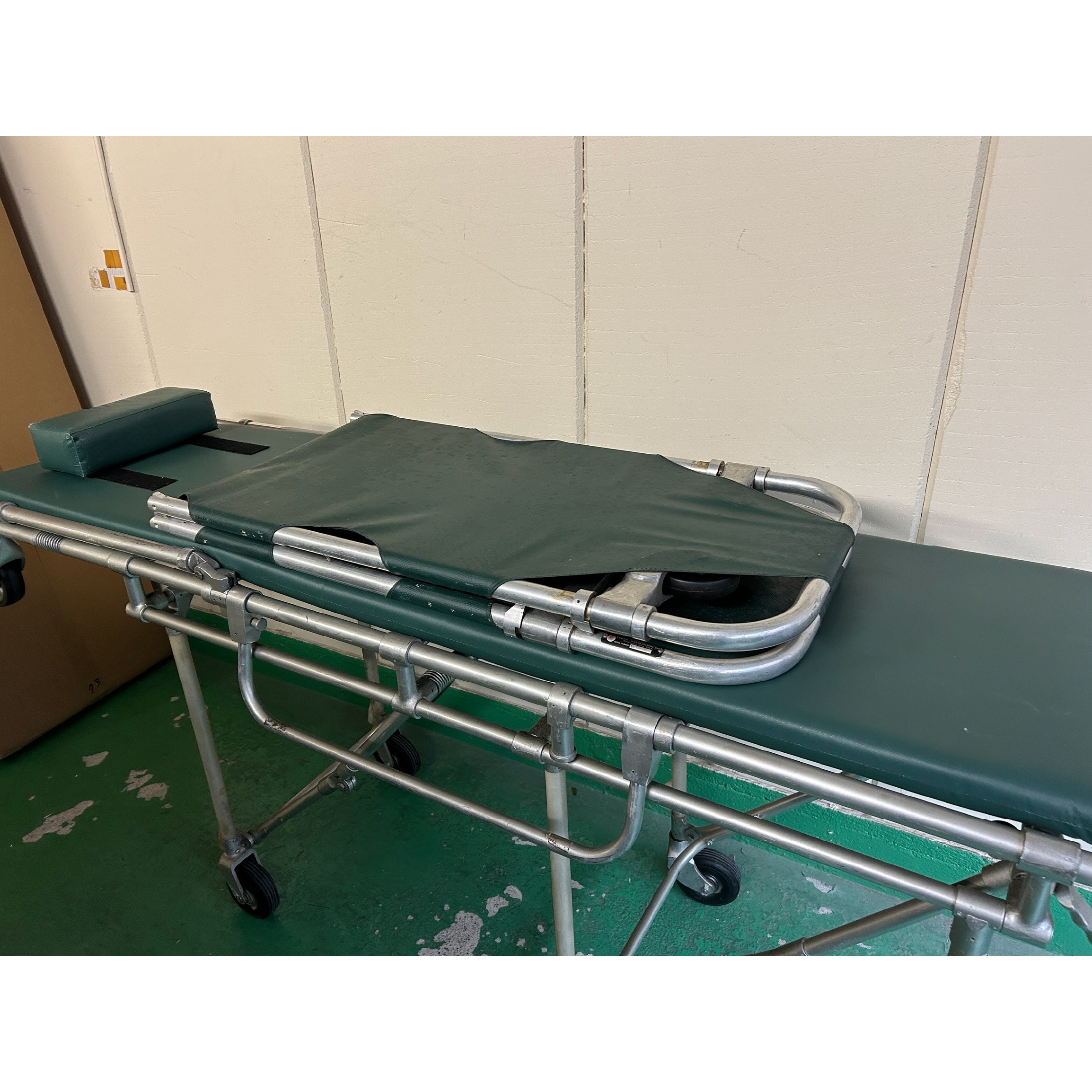 FEARNO製ストレッチャー 折り畳み担架セット - 画像 (6)