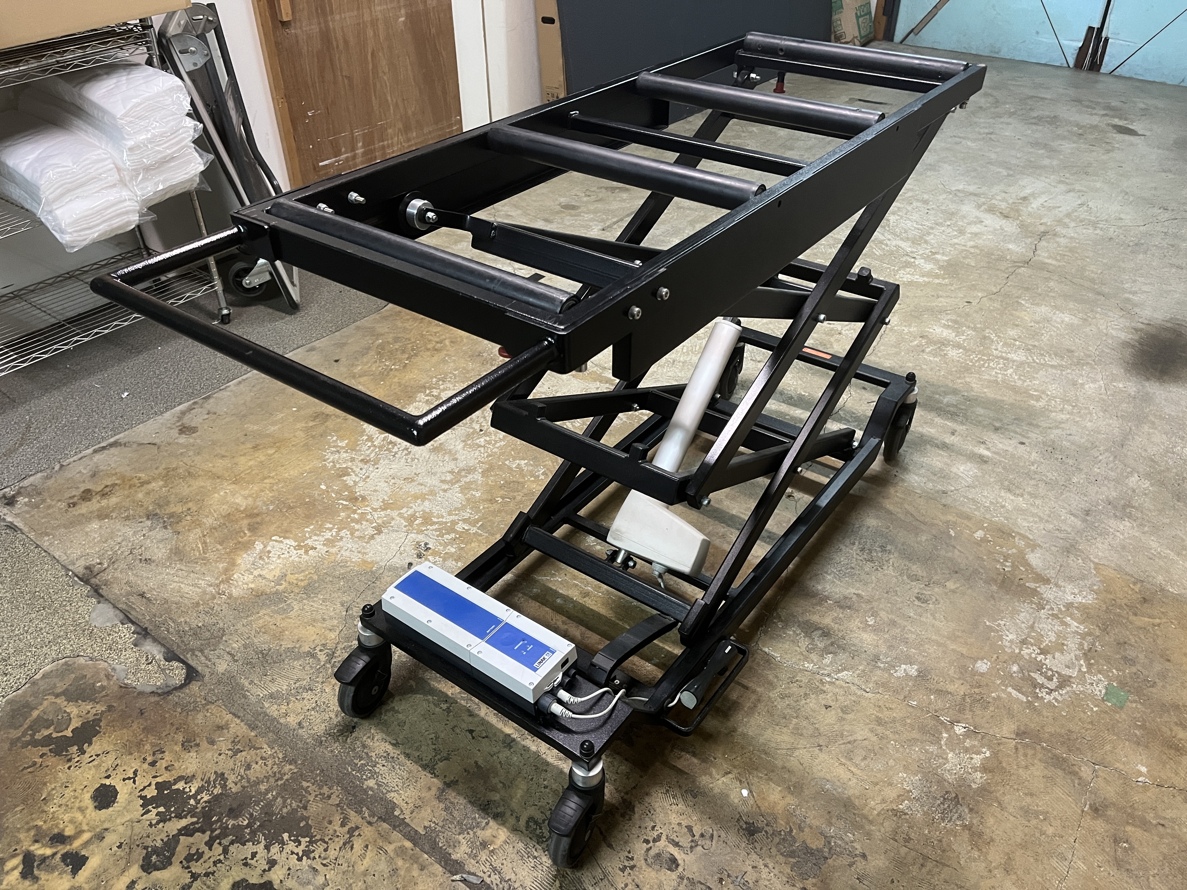 AUDEN製充電式電動棺リフター140